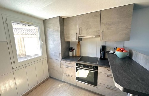 Portiragnes-Plage House | Newly renovated vacation home with conservatory only 250 meters to the beach.