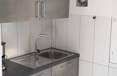 Portiragnes-Plage House | Newly renovated vacation home with conservatory only 250 meters to the beach.