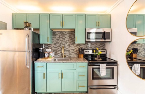 Woodland in Waverly Condo | NEWLY RENOVATED! Vibrant Exciting Nash Condo+ Pool
