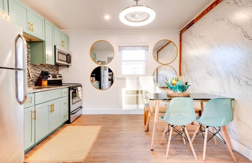 Woodland in Waverly Condo | NEWLY RENOVATED! Vibrant Exciting Nash Condo+ Pool
