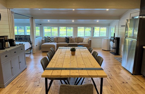 Georgian Bay Cottage | Newly Renovated Waterfront Cottage on Lake Inlet on Honey Harbour!