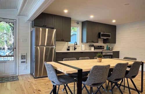 Georgian Bay Cottage | Newly Renovated Waterfront Cottage on Lake Inlet on Honey Harbour!