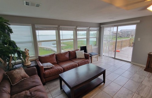Hitchcock House | Newly Renovated Waterfront House