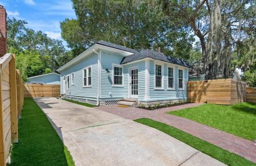 St. Augustine House | Newly Renovated Whimsical Cottage 2 Beds Hot Tub Dog Friendly