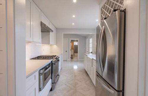 Nantucket Cottage | Newly renovated with large fenced in yard. New master en suite added for ‘26!