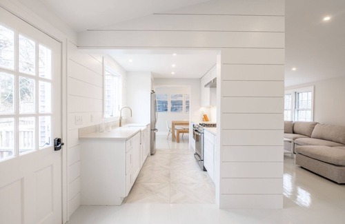 Nantucket Cottage | Newly renovated with large fenced in yard. New master en suite added for ‘26!