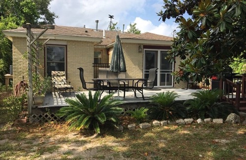 Gulfport Cottage | Newly updated cottage, beach within walking distance.