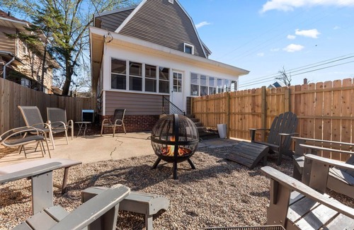 Michigan City House | Newly Updated Designer 5 Bd/2 Ba home in the heart of Michigan City - Sleeps 12