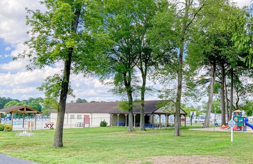 Ocean Pines House | Newly updated home in secluded community w/pool, waterfront pier, picnic areas