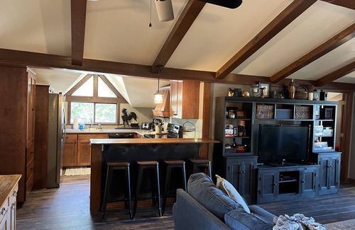 Greenwood House | Newly Updated Lake Front Family-friendly Getaway on Lake Greenwood