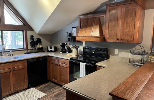 Greenwood House | Newly Updated Lake Front Family-friendly Getaway on Lake Greenwood