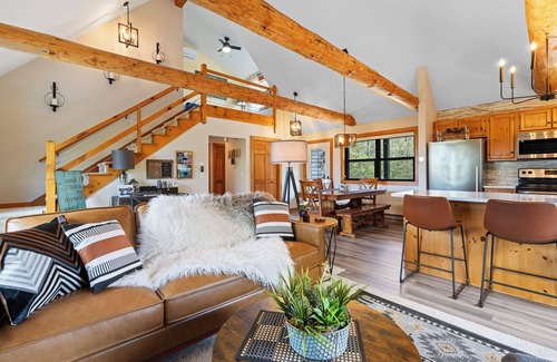 Sister Bay Cabin | Newly Updated Log Home on 5 acres - Gorgeous Decor and Family Friendly