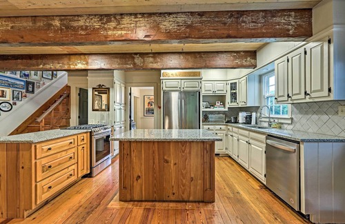 Newnan House | Newnan Retreat on 95 Acres: Hike, Bike & More