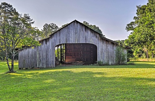 Newnan House | Newnan Retreat on 95 Acres: Hike, Bike & More