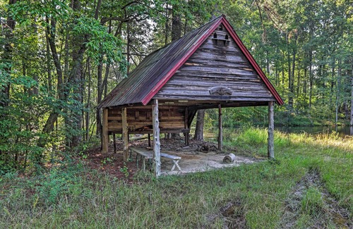 Newnan House | Newnan Retreat on 95 Acres: Hike, Bike & More