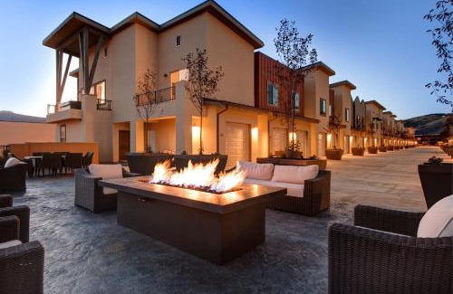 Kimball Junction Apartment | Newpark Terrace 53 by Moose Management