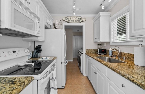 Newport Beach House | Newport Beach 1 bedroom, 1 bath + Sleeper Sofa Bed - Home/Beach/Garage/Patio
