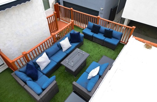 West Newport Cottage | Newport Beach Location Ocean views Jacuzzi Sauna Spanish Cottage Boardwalk!