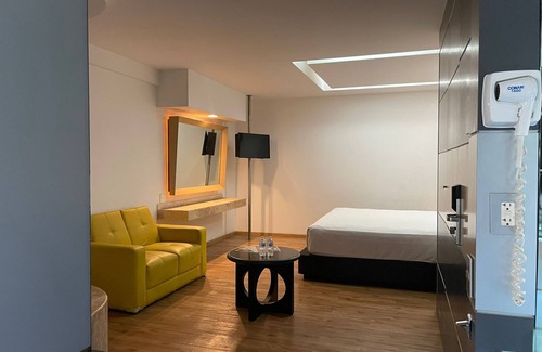 Santa Fe Hotel | NewPort love hotel