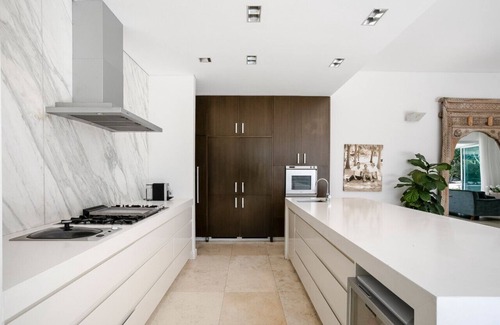 Newport House | Newport Luxe - Quick walk to Beach