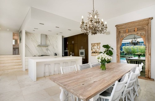 Newport House | Newport Luxe - Quick walk to Beach