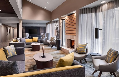 Middletown Hotel | Newport Middletown Retreat | 3 Relaxing Rooms w/Outdoor Pool Access