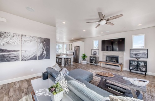 Grover Beach House | Newport Oceanview House w/Rooftop Decks