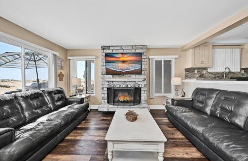 Balboa Peninsula House | Newport Paradise - Oceanfront Home by the Pier