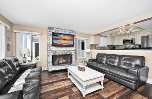Balboa Peninsula House | Newport Paradise - Oceanfront Home by the Pier