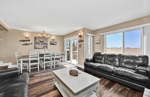 Balboa Peninsula House | Newport Paradise - Oceanfront Home by the Pier