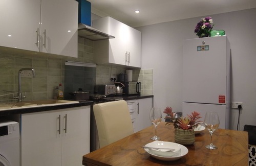 Newport Apartment | Newport rental property,Furnished studio Near train station Free Wifi-Parrking.