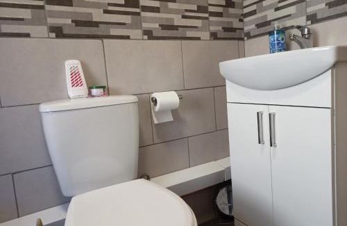 Newport Apartment | Newport rental property Furnished studio near train station Free Wifi Parking