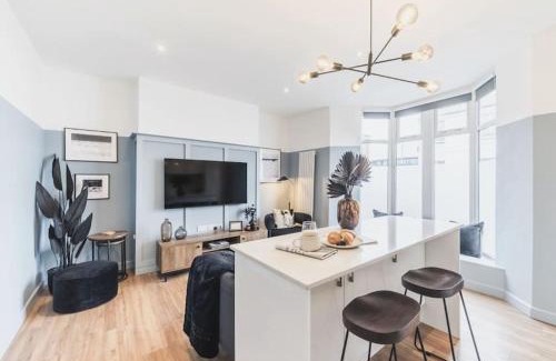 Newport Apartment | Newport's heart: Steps from shops & local charm!