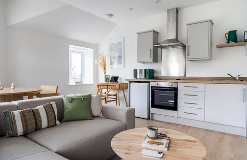 Newport Apartment | Newport Ship s Nook Cozy Hideaway