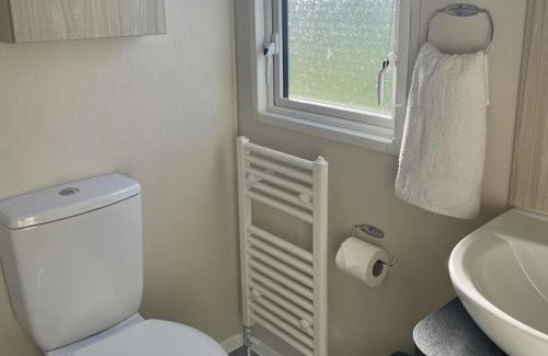 Newquay Ski Chalet | Newquay Bay Resort Sandy Toes - Sleeps 6 Pets Ok