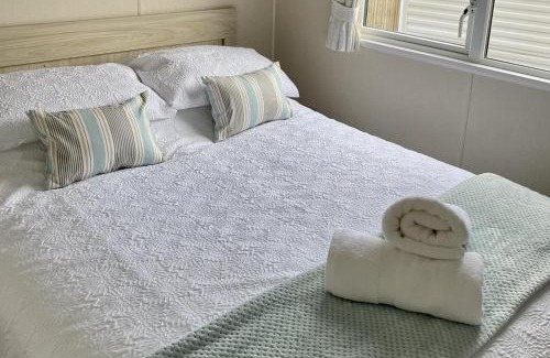 Newquay Ski Chalet | Newquay Bay Resort Sandy Toes - Sleeps 6 Pets Ok