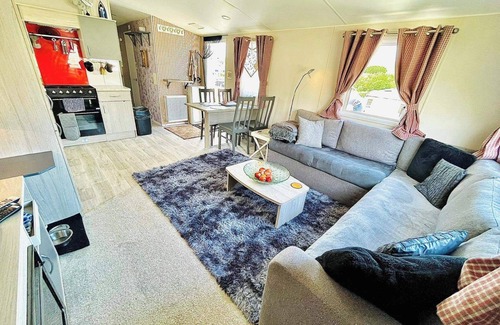 Newquay Cabin | Newquay Seaside Lodge Retreat with Hot Tub