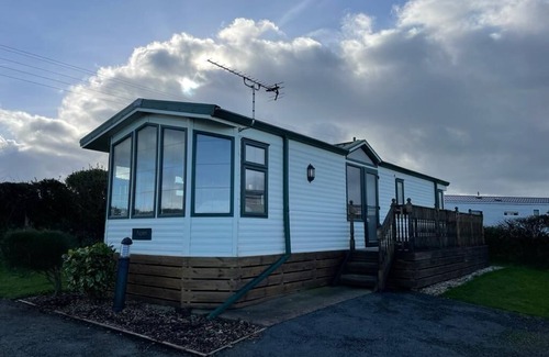 Llanllwchaiarn Cabin | NEWQUAY WALES sleeps 6 people at ocean heights site.with heated pools also bars.