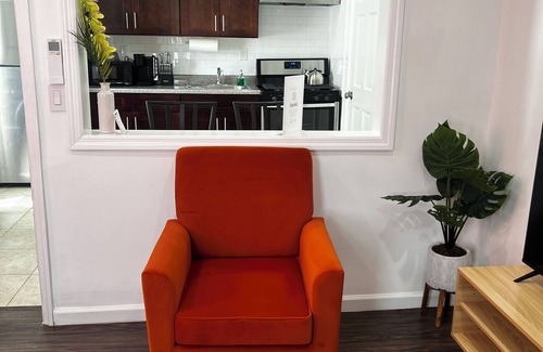 New Rochelle Apartment | NewRo Chic Retreat- 3 Bdrms 30 min to NYC
