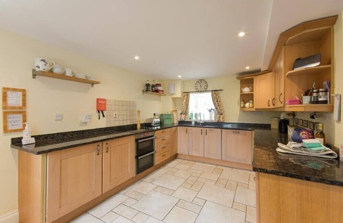 Newton by the Sea Cottage | NEWTON COTTAGE, pet friendly, with a garden in Newton-By-The-Sea