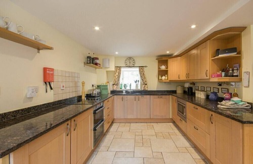 Newton by the Sea Cottage | NEWTON COTTAGE, pet friendly, with a garden in Newton-By-The-Sea