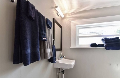 Kings Mountain House | Next Bet Lodge near Two Kings Casino