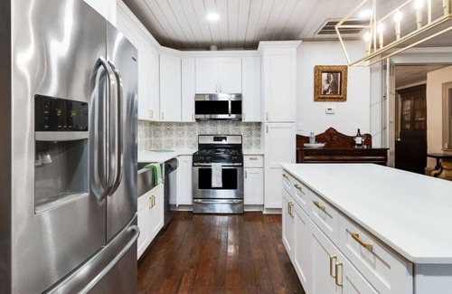 St. Martinville House | Next door to Maison De Tours