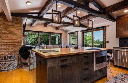 Big Cedars Cabin | Next to Big Cedar! Walk to activities-LakeView, Hot Tub, HIghEnd Decor
