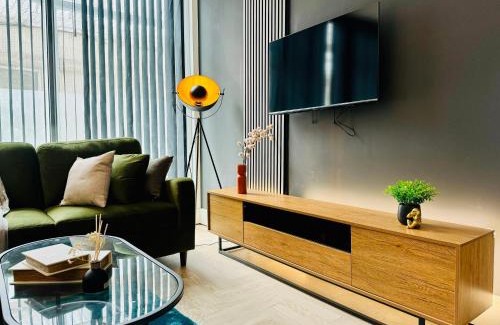 Montpelier Apartment | Next To Brighton Beach 3 Bedroom & 2 Bathroom Flat Sleep 12 Guests