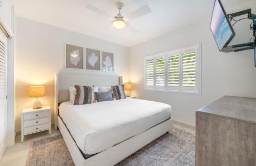 Seven Mile Beach Apartment | Next to Ritz Carlton, Oceanview 1BR on Seven Mile Beach