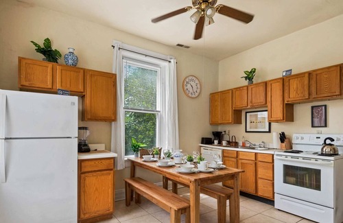 Corryville Apartment | Next to U of Cinn. & Downtown! The Hilton House