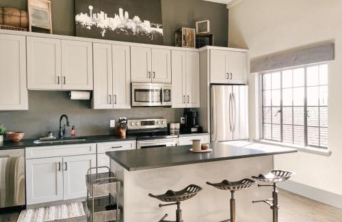 Downtown Knoxville Apartment | Neyland View Condo - Heart of Downtown Knoxville