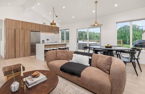 East Durham House | nFamily Friendly 6BR - Playground - Tennis Court