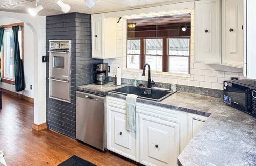 Albion House | nFarmhouse Retreat - 10+ guests